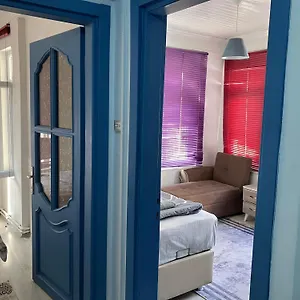 sari-apartment.istanbul-turkeyhotels.com/